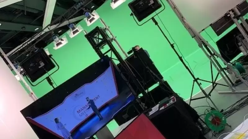 Studio v akci